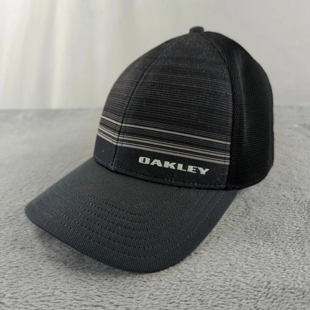 Oakley Flexfit Hat Mens L/XL Black Gray Striped Baseball Cap Golf‎ Outdoor Logo